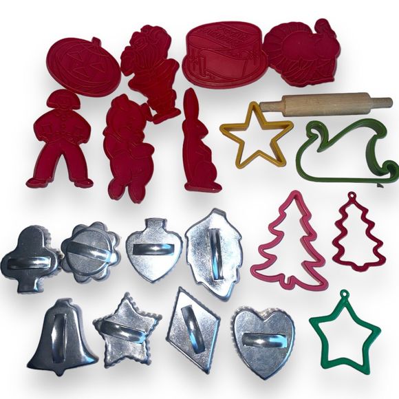 Vintage Cookie Cutters Christmas Assorted Holiday Aluminum Plastic 20pc - Picture 4 of 7